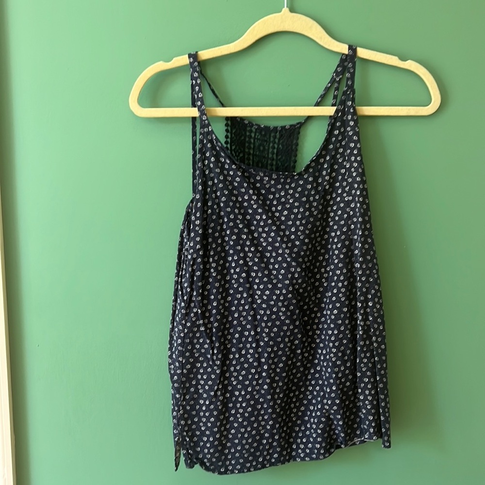 Skies Are Blue, navy tank, size medium, EUC